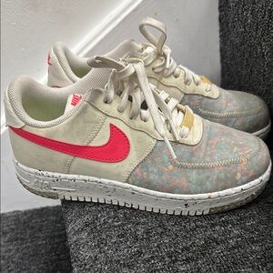 Nike Women's Athletic Shoes - Cream and Pink